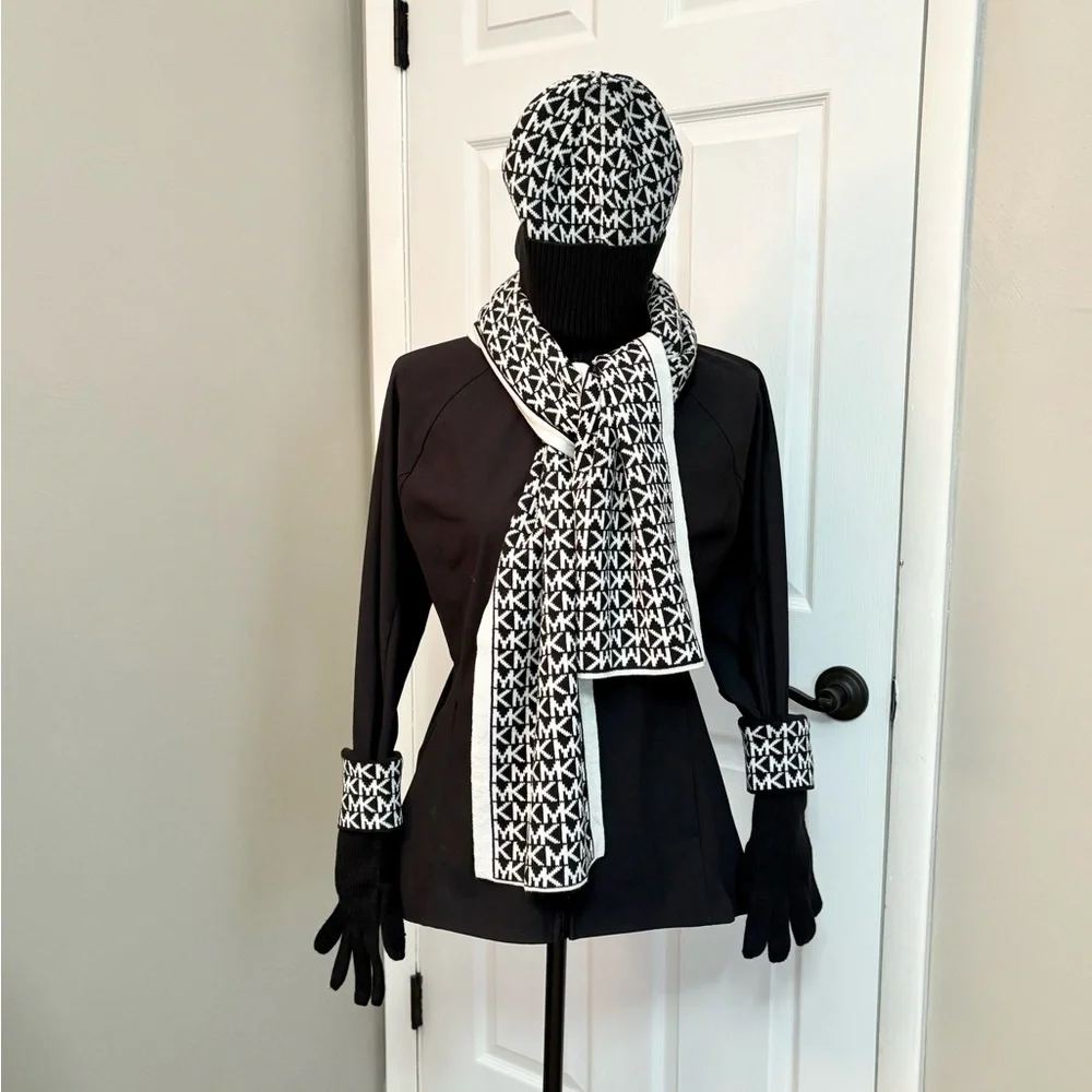 Michael Kors Scarf Gloves Hat Set🖤NWT🤍